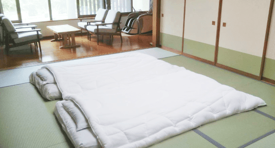 綺麗な客室と布団の写真